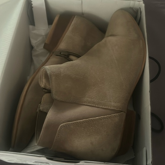 Gently worn - Picture 1 of 1